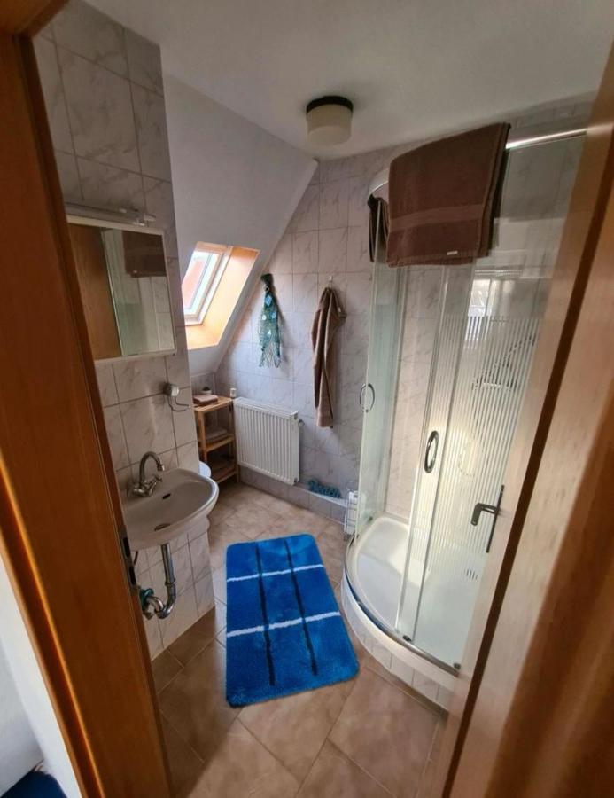 Monteurs-Ferienwohnung Emden Esterno foto
