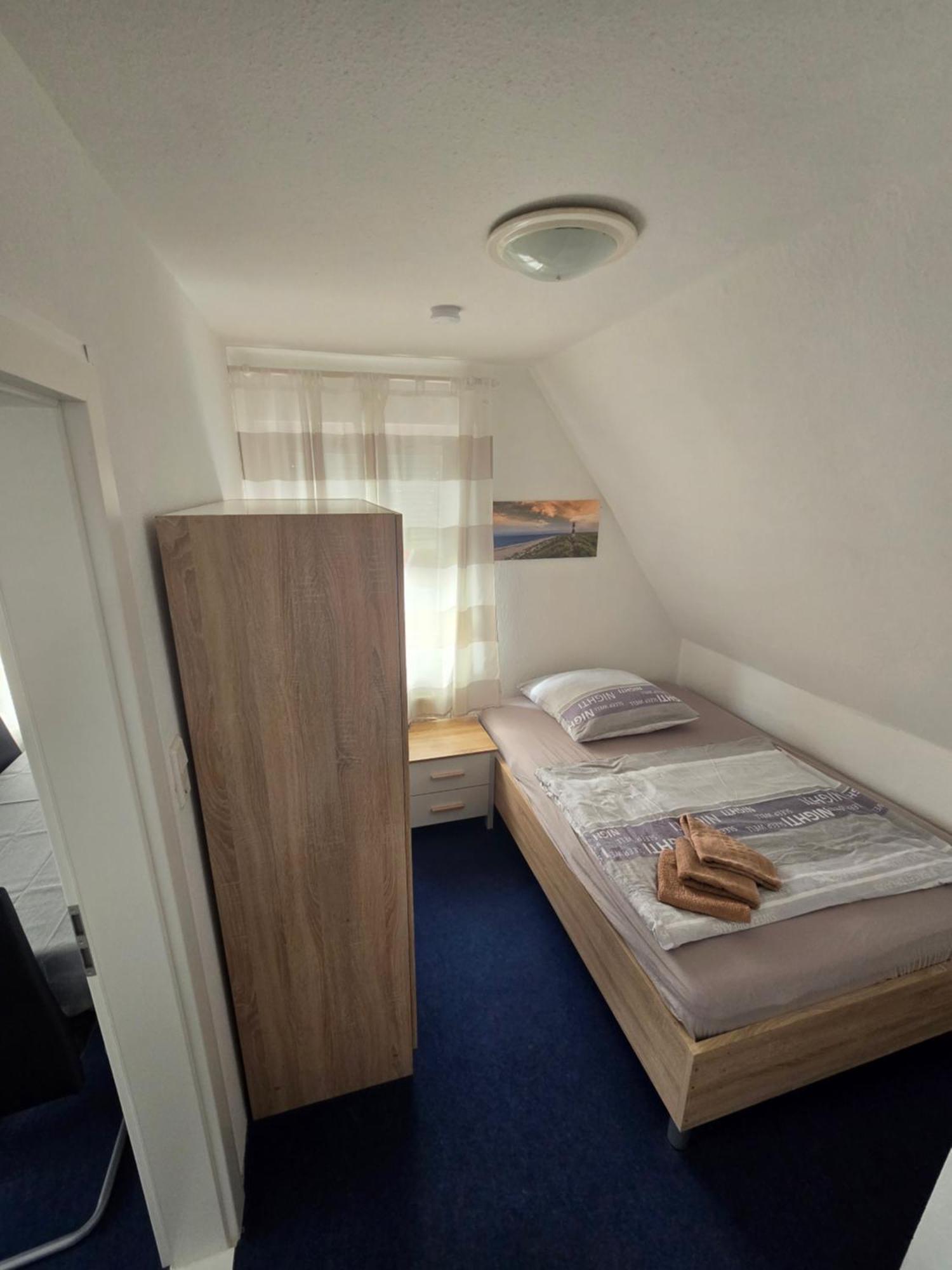 Monteurs-Ferienwohnung Emden Esterno foto